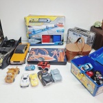grande lote de Carros antigos de brinquedo. Qualquer duvida entrar em contato pelo whatsaap: 11948723970 ou pelo nosso email: loucoporantiguidades@gmail.com. OBS: A sua participação em nosso leilão ajuda em causas animais.
