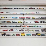 grande lote de Carros colecionaveis de brinquedo, nao acompanha a estante, a maioria são hotwhells. Qualquer duvida entrar em contato pelo whatsaap: 11948723970 ou pelo nosso email: loucoporantiguidades@gmail.com. OBS: A sua participação em nosso leilão ajuda em causas animais.