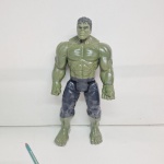 grande Boneco do hulk. Qualquer duvida entrar em contato pelo whatsaap: 11948723970 ou pelo nosso email: loucoporantiguidades@gmail.com. OBS: A sua participação em nosso leilão ajuda em causas animais.