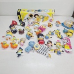 Grande coleção dos minions. Qualquer duvida entrar em contato pelo whatsaap: 11948723970 ou pelo nosso email: loucoporantiguidades@gmail.com. OBS: A sua participação em nosso leilão ajuda em causas animais.