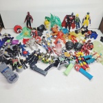 grande lote de Bonecos de ação, batman, ben 10 entre outros variaveis. Qualquer duvida entrar em contato pelo whatsaap: 11948723970 ou pelo nosso email: loucoporantiguidades@gmail.com. OBS: A sua participação em nosso leilão ajuda em causas animais.
