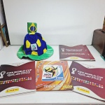 Albuns da copa do mundo. Qualquer duvida entrar em contato pelo whatsaap: 11948723970 ou pelo nosso email: loucoporantiguidades@gmail.com. OBS: A sua participação em nosso leilão ajuda em causas animais.