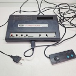 Console Supergame antigo. Qualquer duvida entrar em contato pelo whatsaap: 11948723970 ou pelo nosso email: loucoporantiguidades@gmail.com. OBS: A sua participação em nosso leilão ajuda em causas animais.