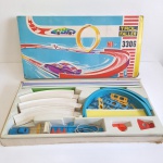 CLÁSSICO BRINQUEDO HIT CAR - TROL FALLER - 3306 , FABRICADO PELA TROL NOS ANOS 70, COMPLETO, ACOMPANHA O CARRINHO TROL FALLER JAGUAR. RARO DE ENCONTRAR