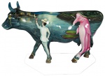Cow Parade Belém - Cow Boto - Autoria: Edivaniê D'lucas - Fibra de vidro com pintura, medindo: 154 x 234 x 80 cm aproximadamente. Base de fibra de vidro, medindo: 30 x 234 x 100 cm. Peso total com a base: 60 kg - Uso interno e externo. Patrocinador: Extrafarma
