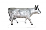 Cow Parade Belém - Noites Brancas  - Autoria: Jocatos - Fibra de vidro com pintura, medindo: 154 x 234 x 80 cm aproximadamente. Base de fibra de vidro, medindo: 30 x 234 x 100 cm. Peso total com a base: 60 kg - Uso interno e externo. Patrocinador: Extrafarma