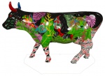 Cow Parade Belém - Vaca Amazônia - Autoria: Kambô - Fibra de vidro com pintura, medindo: 154 x 234 x 80 cm aproximadamente. Base de fibra de vidro, medindo: 30 x 234 x 100 cm. Peso total com a base: 60 kg - Uso interno e externo. Patrocinador: Extrafarma