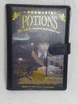 Fichario do Harry Potter, "Hogwarts - Potions". Medindo 25,5cm x 18,5cm.