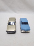 Lote de 2 carros da coleção Carros Clássicos Nacionais, sendo um Ford Del Rey e um Willys Aero 2600. Medindo o azul 11,5cm de comprimento.