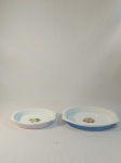 2 REFRATÁRIAS PARA FORNO E MESA EM PORCELANA REAL COLORAMA NOS TONS DE ROSA E AZUL. MEDIDA: MAIOR 24,5 CM X 14,5 CM X 3,5 CM DE ALTURA, MENOR 20,5 CM X 12,5 CM X 3,5 CM