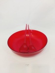 SALADEIRA  REDONDA EM ACRÍLICO VERMELHO COM 2 TALHERES DE SALADA EM ACRÍLICO VERMELHO. MEDIDA: SALADEIRA 31 CM D X 8 CM DE ALTURA, TALHERES DE SALADA 34,5 CM DE COMPRIMENTO