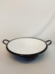 GRANDE TACHO DE ÁGATA COM PONTOS DE FERRUGEM E  PERDAS NA PINTURA.MEDIDA: 52 CM DE COMPRIMENTO COM ALÇA, SEM ALÇA 48 CM D X 12 CM DE ALTURA