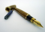 Caneta tinteiro com refil - decoração em marrom - pena banhada a ouro