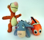 Nemo em tecido acetinado  + 2 personagens Pooh em plush