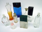 9 vidros colecionáveis - de perfumes - maior 15 x 7 cm (azul é referência)
