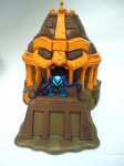 Castelo de Pedra (plástico) Templo Fortaleza dos Gormitis + 1 boneco 