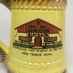 Antiga caneca de chopp em porcelana - lembrança do Restaurante Chopperia Alemã anos 70 em Moema - S.Paulo - BIERHALLE - Av. Lavandisca - ícone das casas alemãs em S. Paulo - 16 x 12 cm c/alça
