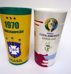 2 copos plásticos relativos ao futebol : Copa de 1970 com os resultados + Copa América 2019 no RS