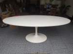 Mesa de jantar Eero Saarinem, Tulipa ovalada, tampo com 2,06m x 92cm.