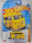 Miniatura Hot Wheels Kool Kombi Mooneyes amarela,  Escala 1/64, Lacrada, Item no estado conforme fotos. Carrinho de coleção.