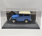 Miniatura Toyota Bandeirante 1967, Inesquecíveis do Brasil, Escala 1/43.Item no estado conforme fotos. Carrinho de coleção. Possui pequeno trinco no acrílico.