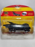 Miniatura Batman Batmobile com lux Shell DC Universe, Escala 1/43.Item no estado conforme fotos. Carrinho de coleção. 