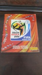 Álbum de figurinhas do Copa da Africa de 2010, faltando somente as figurinhas da visa, como mostrado nas fotos, vendido no estado.