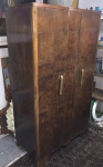 Lindo armário de madeira nobre, art deco, medindo: 1,70 cm alt. x 50 cm prof. x 1,00 m comp.