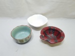 Lote de 3 bowls diversos em porcelana e cerâmica. Medindo o maior 15cm x 5cm de altura.