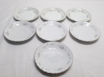 Lote de 7 pires de chá em porcelana diversas. Medindo em média 13,5cm de diâmetro.