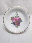 Lindo prato fundo decorativo em porcelana francesa de Limoges, floral com friso ouro. Medindo 22,5cm de diâmetro.