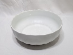 Travessa redonda funda, bowl em faiança Tcheca lateral canelada. Medindo 25cm x 9cm de altura.