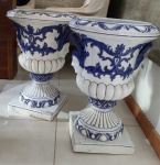 Par de vasos de cerâmica portuguesa, azul e branca medxxxxx cm.