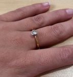 (4,2 gr. total) Anel solitário em ouro 18K, fosco, com diamante de 0,50 ct - meio quilate - tamanho