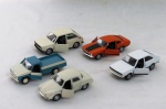 COLECIONISMO - Cinco carrinhos miniatura em metal, porta móvel, roda de fricção manufaturas diversas: Passat Ts, Ford Maverick Gt, Chevrolet C 15, Willians Dauphine, Fiat 147. Med. aproximada 11 cm cada.