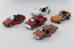 COLECIONISMO - Cinco carrinhos miniatura em metal, porta móvel, roda de fricção manufaturas diversas: Ford Escort XR 3 Conversível, Gurgel Br 800, F 100, Bugre, Dodge Dart . Med. aproximada 11 cm cada.