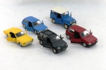 COLECIONISMO - Cinco carrinhos miniatura em metal, porta móvel, roda de fricção manufaturas diversas: Ford Mustang 64, Jeep Grand Cherokee, Brasilia, Toyoto Bandeirante, Fiat Uno.. Med. aproximada 11 cm cada.