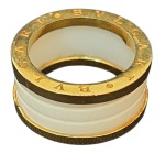 BVLGARI -  ANEL EM OURO AMARELO 18K MODELO B ZERO 1 DE QUATRO AROS REVESTIDO EM PORCELANA BRANCA DA
