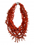 <b>JOIA</b>, um (1) colar de sete voltas confeccionado em contas de coral de formatos distintos, fecho em PRATA DE LEI STERLING, contrastada, linda peça, raridade, medindo 55cm de comprimento.