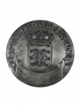 <b>MILIARIA</b>, uma (1) medalha comemorativa confeccionada em metal prateado com inscrições 59º ANIVERSÁRIO DA ESQUADRA, brasão similar ao da Escola Naval, verso com cena em relevo, medindo 10cm.