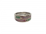 <b>JOIA</b>, um (1) anel confeccionado em PRATA 925, filetes esmaltados em galalite na tonalidade rosa e verde, aro 20 e peso total bruto 6,5g.