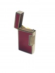 <b>ISQUEIRO</b>, um (1) isqueiro confeccionado em aço cromado, esmaltado na tonalidade vermelha, apresentando falhas, não testado e sem garantia de funcionamento, marcado COURONNE, medindo 5,5x3cm.