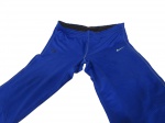 <b>INDUMENTÁRIA</b>, uma (1) calça da marca NIKE, DRI FIT, confeccionada em tecido polyester na tonalidade azul, pernas em ziper, modelo americano, em bom estado de conservação, tamanho M.