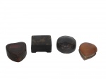 <B>DIVERSOS</b>, lote com quatro (4) caixinhas porta joias de modelos, tamanhos e materiais distintos, maior medindo 7x7cm e menor 6,5x6cm.
