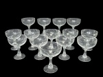 CRISTAL / ORREFORS  - "Orrefors Glassworks (também conhecida apenas como Orrefors ) é uma vidraria na vila sueca de Orrefors em Smland . - (14) taças para champanhe/ sobremesa em cristal sueco , lapidação dita dedão em baixo relevo , haste facetada apoiada sobre base circular , medida : 11,5 cm  , possui selo da cristaleria .