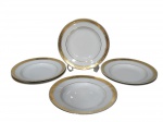 PORCELANA MAUÁ - (6) Pratos fundos em porcelana esmaltada branca , adornada com larga faixa com decoração floral em vasta douração , borda filetada à ouro, ótimo estado de conservação , medida : 23 cm