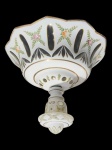 <B>LUSTRE</b> uma (1) parte de lustre confeccionada em cristal overlay na tonalidade branca com decoração floral em policromia, lapidações em baixo relevo translucido com realces e borda em ondulações, sendo: A) 1 bacia, medindo 9,5x25cm e B) 1 pinha de acabamento, medindo 10x7,5cm.