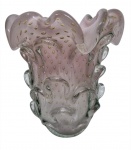 MURANO - Magnífico, clássico e grande vaso em vidro artístico de Murano, design clássico dito Aspend de linda tonalidade, feitio gomado rico em movimentos com bolhas e pó de ouro, bela borda. Perfeito estado de conservação, Mede 32,5 cm de altura x 30,0 cm de largura da borda aproximadamente.