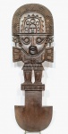 ²LIMA, PERU - Déc.80 - Raríssima e expressiva máscara étnica de coleção, executada á mão em madeira, adornada por riquíssimo trabalho vibrante. Bom estado de conservação. Mede  67,0 cm de altura x 21,0 cm de largura. 6