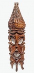 VAAL, ÁFRICA DO SUL - Déc.90 - Raríssima e expressiva máscara étnica de coleção, executada á mão em madeira, adornada por riquíssimo trabalho vibrante. Bom estado de conservação. Mede 55,0 cm de altura x 15,0 cm de largura. 16